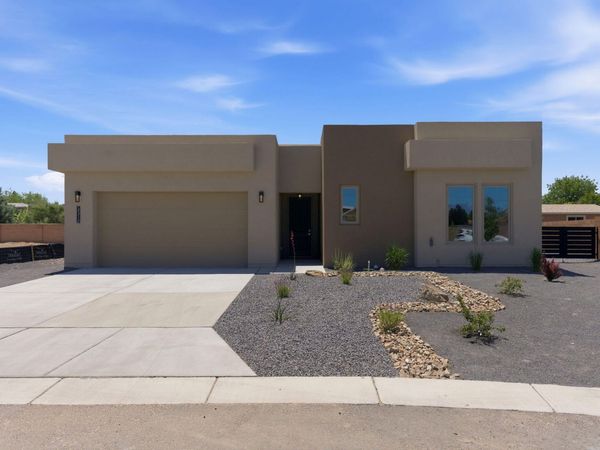 2312 Los Amigos Lane NW, Albuquerque, NM 87104