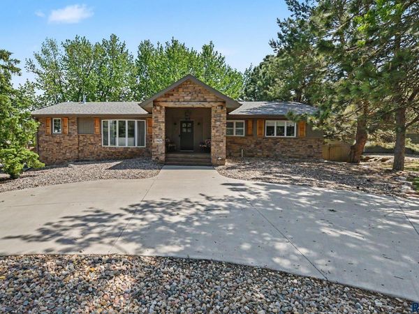 2405 W Old Yankton Rd, Sioux Falls, SD 57108
