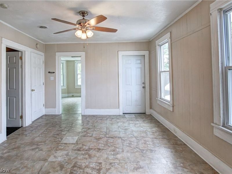 3048 Seymour Avenue, Cleveland, OH 44113 Photo 11