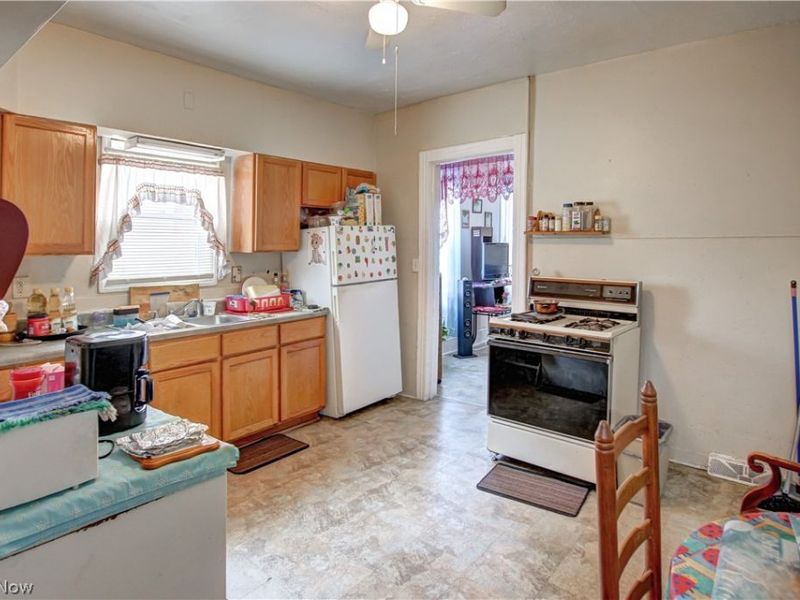 3048 Seymour Avenue, Cleveland, OH 44113 Photo 12