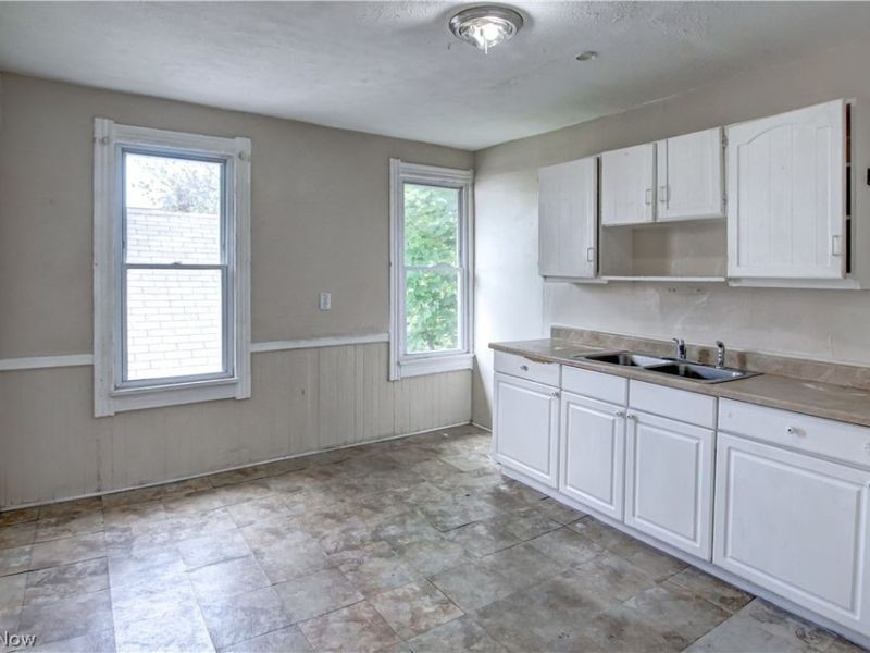3048 Seymour Avenue, Cleveland, OH 44113 Photo 4