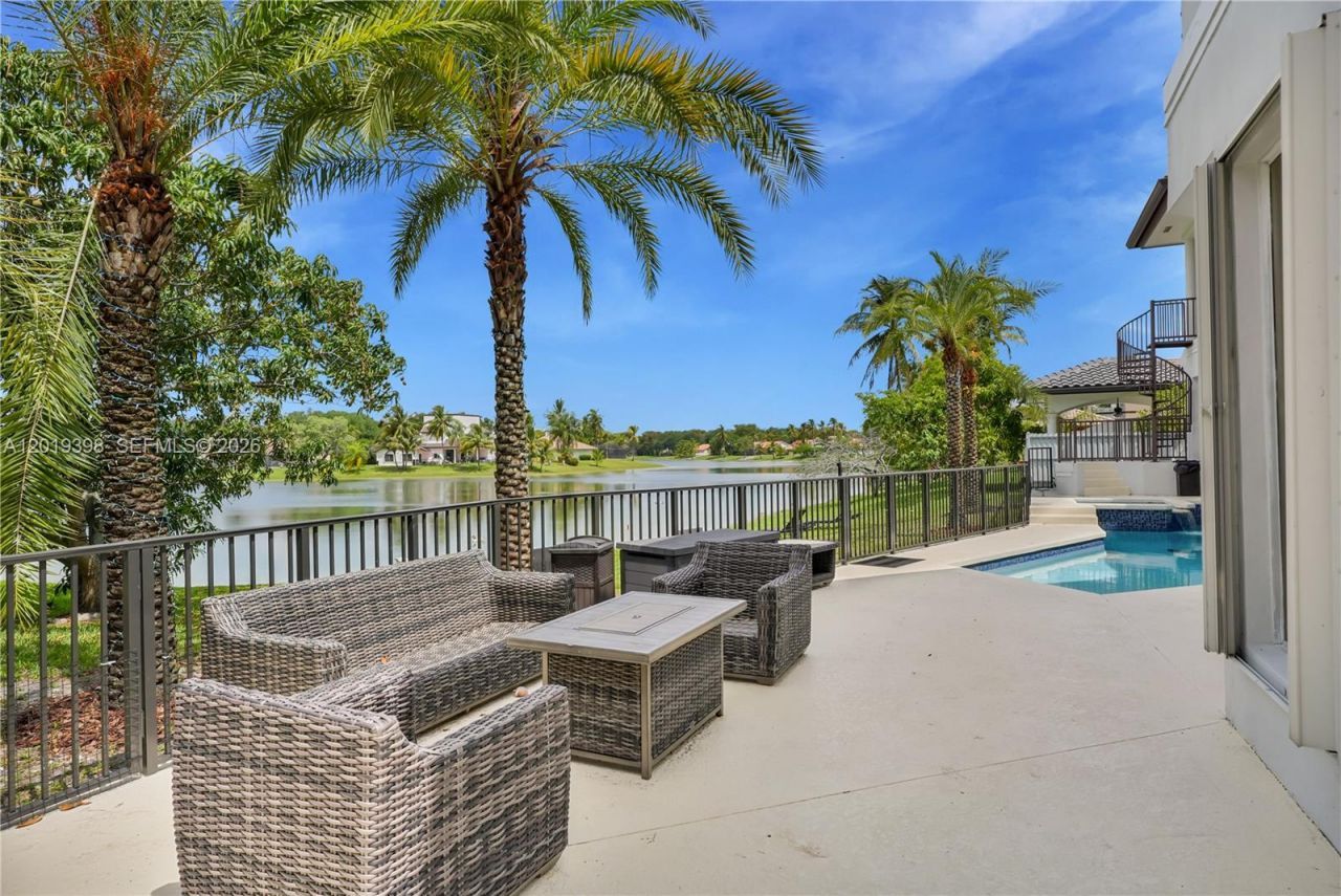 14332 Ardoch Pl, Unit -, Miami Lakes, FL 33016 Photo