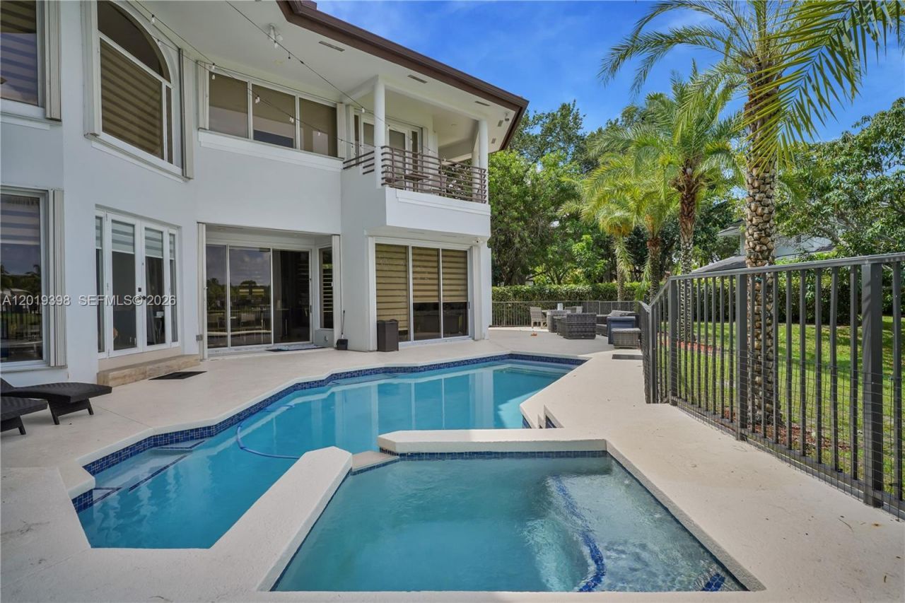 14332 Ardoch Pl, Unit -, Miami Lakes, FL 33016 Photo