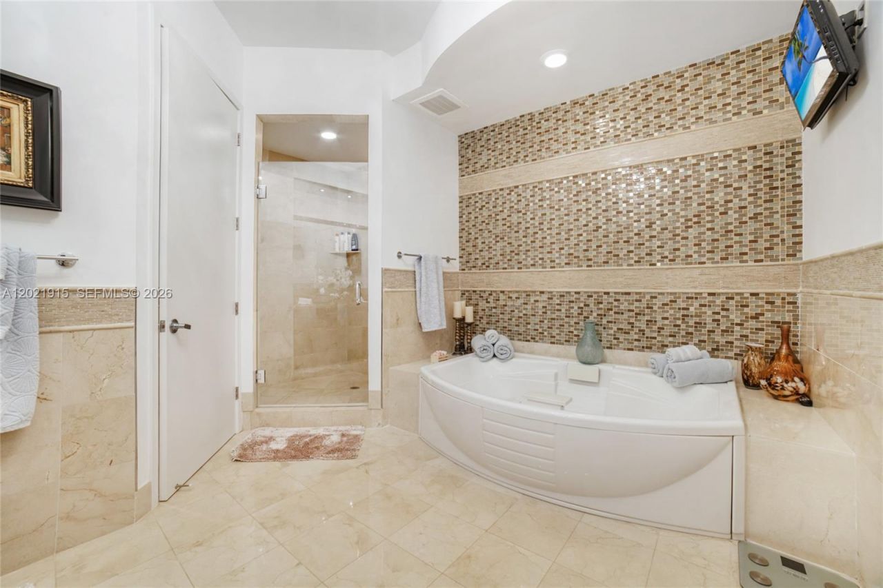 18101 Collins Ave , Unit 1906, Sunny Isles Beach, FL 33160 Photo