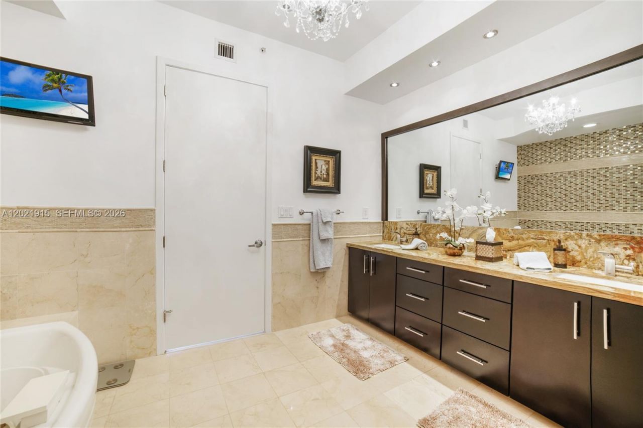 18101 Collins Ave , Unit 1906, Sunny Isles Beach, FL 33160 Photo