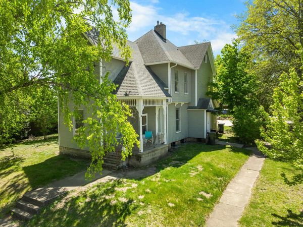 526 W 8th Street, Cedar Falls, IA 50613