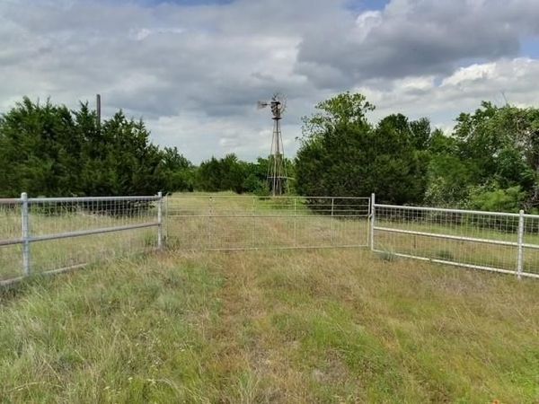 1249 County Road 2357 , Meridian, TX 76665
