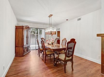2044 University Park Dr, Sacramento, CA 95825 Photo