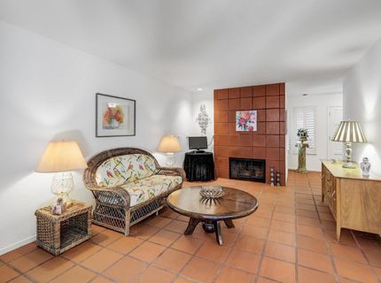 2044 University Park Dr, Sacramento, CA 95825 Photo