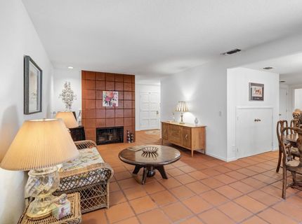 2044 University Park Dr, Sacramento, CA 95825 Photo