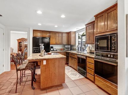 2044 University Park Dr, Sacramento, CA 95825 Photo