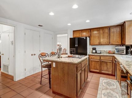 2044 University Park Dr, Sacramento, CA 95825 Photo