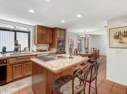 2044 University Park Dr, Sacramento, CA 95825 Photo