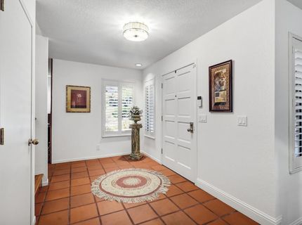 2044 University Park Dr, Sacramento, CA 95825 Photo
