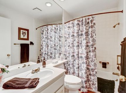 2044 University Park Dr, Sacramento, CA 95825 Photo