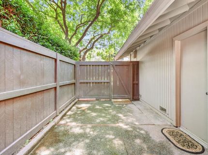 2044 University Park Dr, Sacramento, CA 95825 Photo