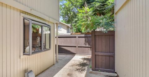 2044 University Park Dr, Sacramento, CA 95825 Photo