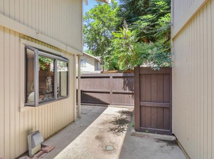 2044 University Park Dr, Sacramento, CA 95825 Photo