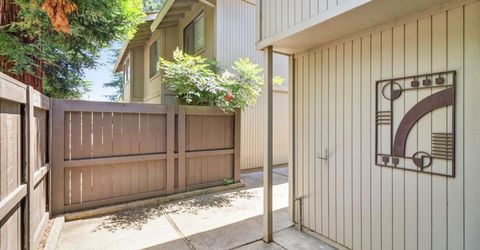 2044 University Park Dr, Sacramento, CA 95825 Photo