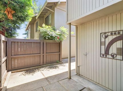 2044 University Park Dr, Sacramento, CA 95825 Photo