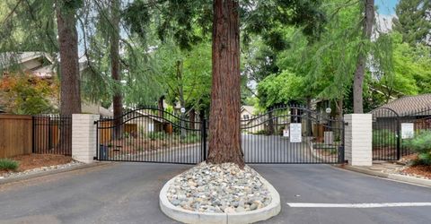 2044 University Park Dr, Sacramento, CA 95825 Photo