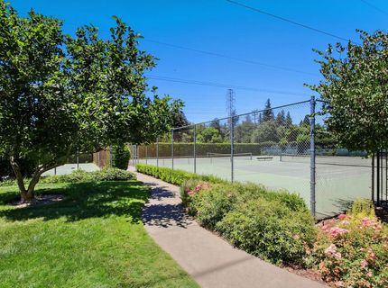 2044 University Park Dr, Sacramento, CA 95825 Photo