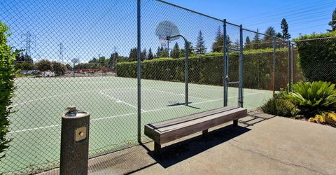 2044 University Park Dr, Sacramento, CA 95825 Photo
