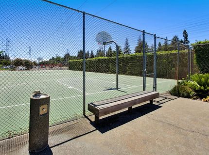 2044 University Park Dr, Sacramento, CA 95825 Photo