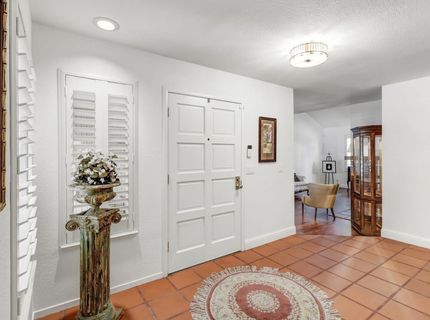 2044 University Park Dr, Sacramento, CA 95825 Photo
