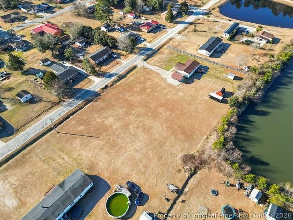 Lake dr , Lumberton, NC 28358