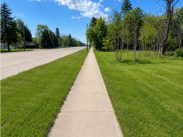 1423 N Belsay Road , Burton, MI 48509