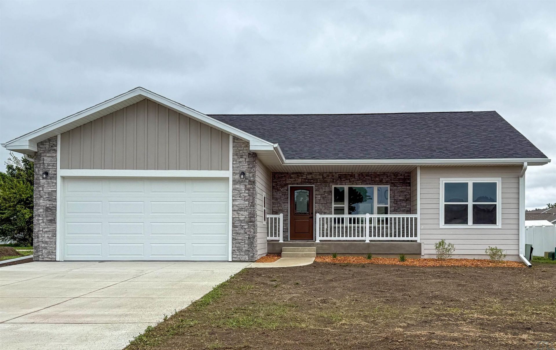1016 Arbor Dr, South Sioux City, NE 68776 Main Photo