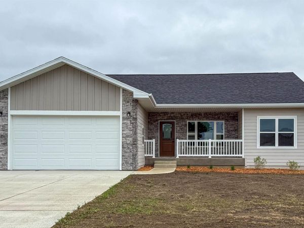 1016 Arbor Dr, South Sioux City, NE 68776