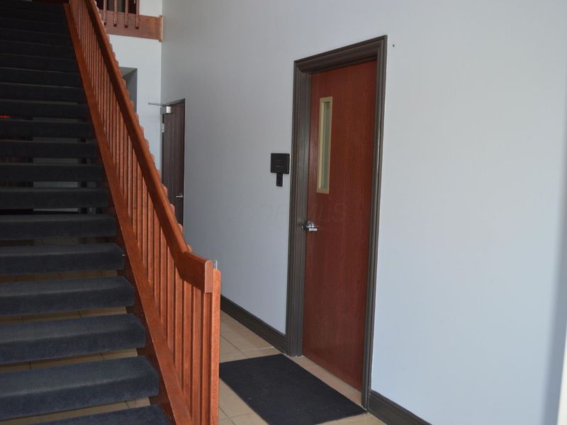 128 County Line Road W, Unit B, Westerville, OH 43082 Photo 6