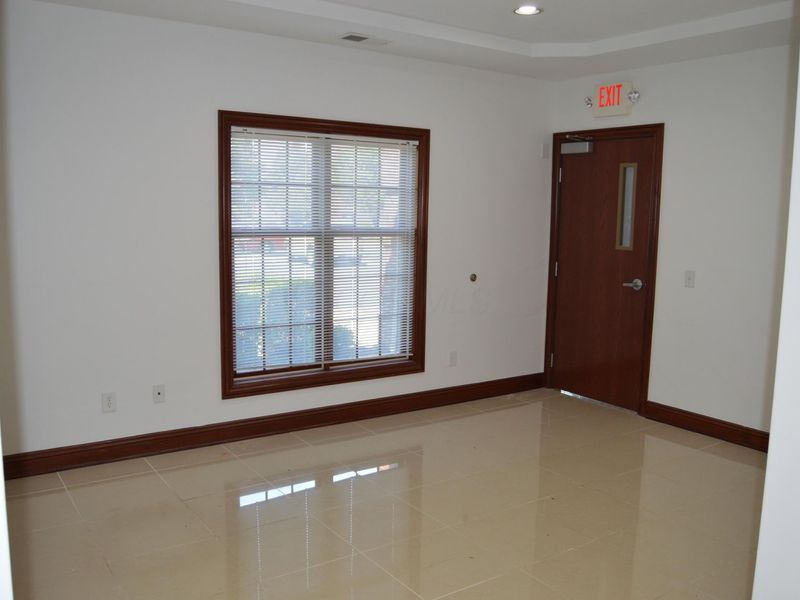 128 County Line Road W, Unit B, Westerville, OH 43082 Photo 8