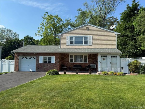 29 Hendrick Avenue, Unit B, Glen Cove, NY 11542