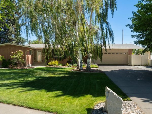 2137 Hillcrest Drive, Twin Falls, ID 83301