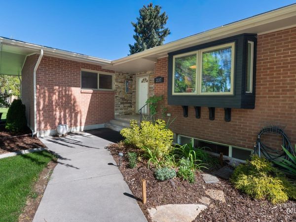 2137 Hillcrest Drive, Twin Falls, ID 83301