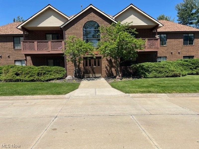 8621 Scenicview Drive, Unit 105, Broadview Heights, OH 44147 Photo 1