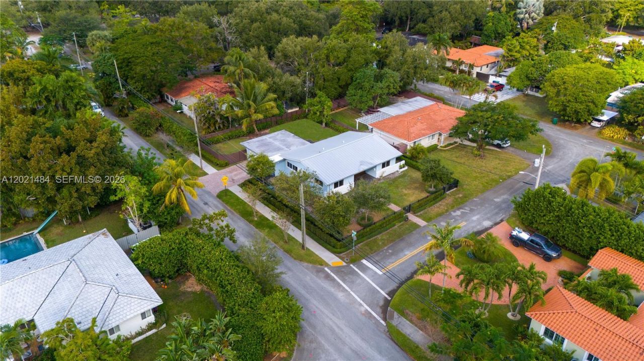 8910 NE 9th Ct, Miami, FL 33138 Photo