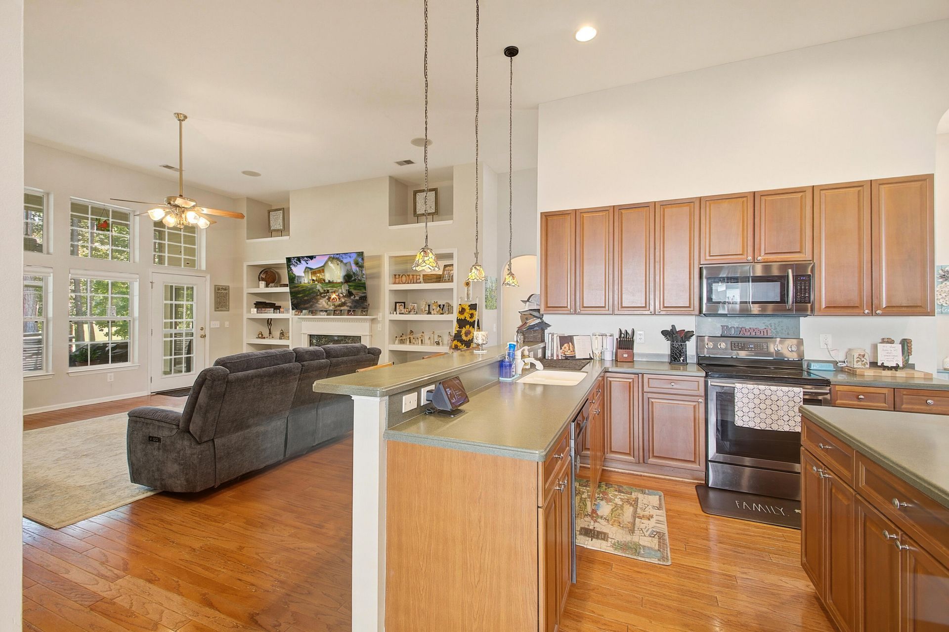 9382 Harroway Road Photo 14