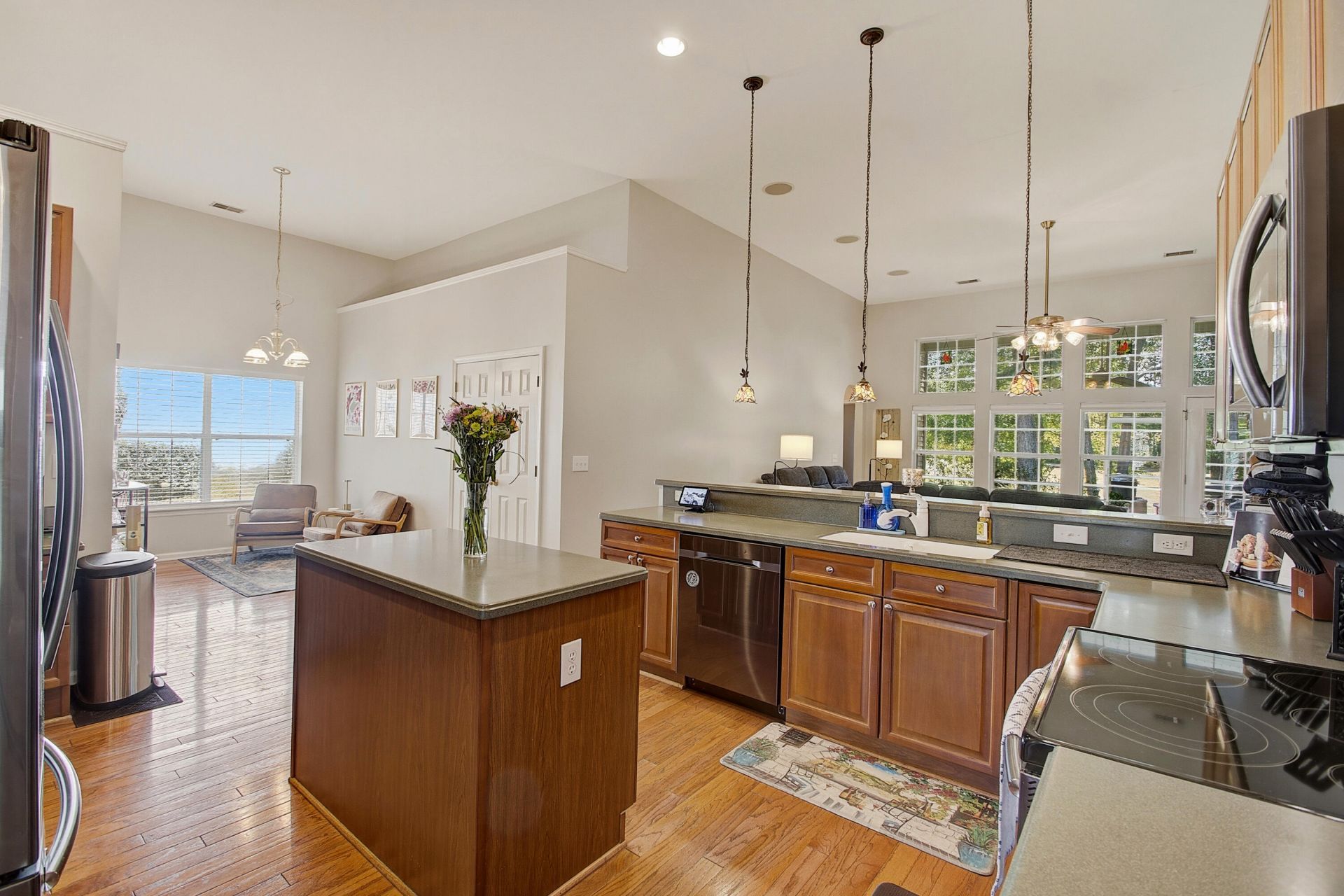 9382 Harroway Road Photo 15