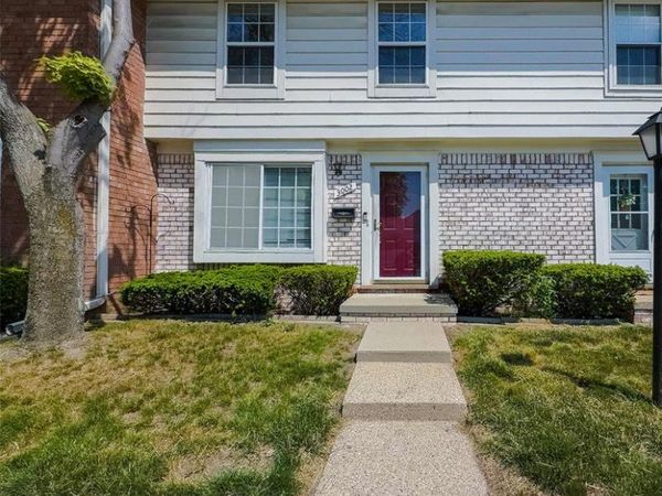 3002 Seaton Circuit N , Warren, MI 48091