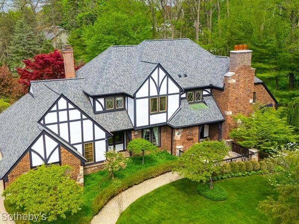 281 Chestnut Circle, Bloomfield Twp, MI 48304