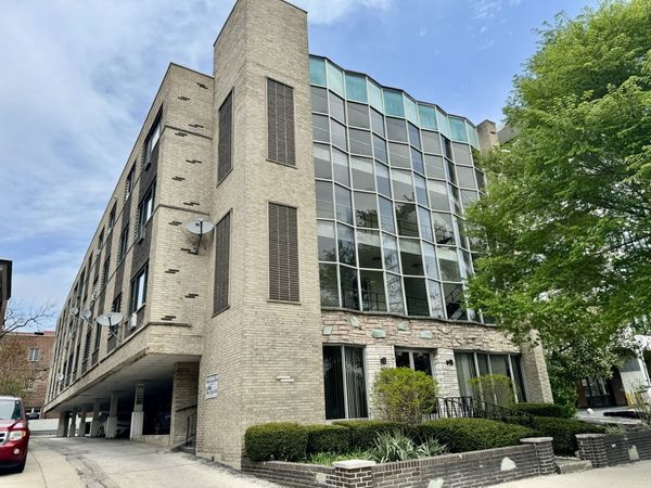 938 NORTH Boulevard, Unit 402, Oak Park, IL 60301