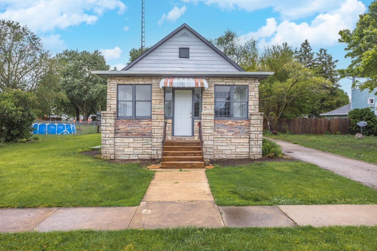 125 E Jackson Street , Cullom, IL 60929 Main Photo
