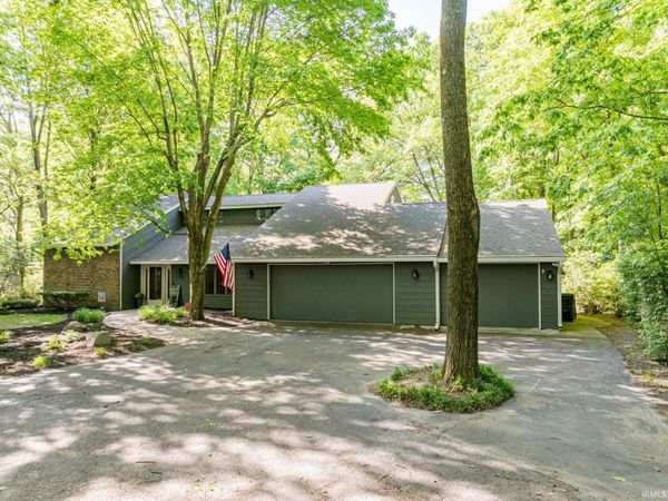 7509 W River Rd, Yorktown, IN 47396