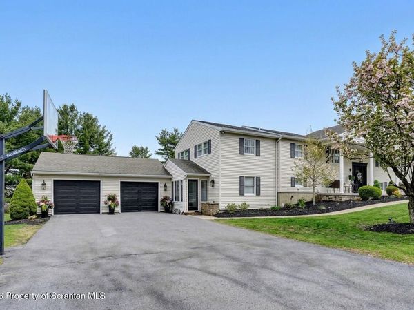 115 Greenbrier Drive, Clarks Green, PA 18411