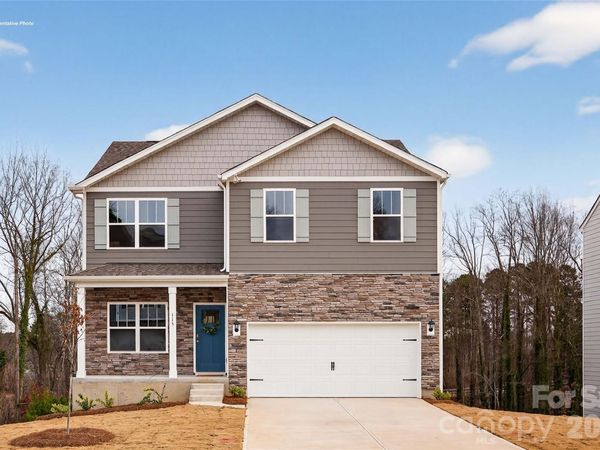 608 17th Avenue Drive NE, Hickory, NC 28601