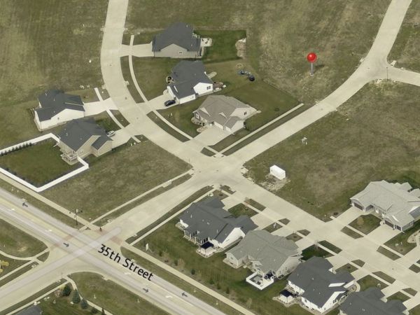 4110 Gemstone Road , Marion, IA 52302